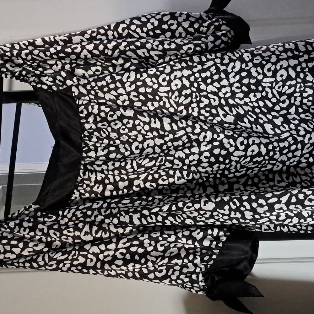 Black/White XL Top